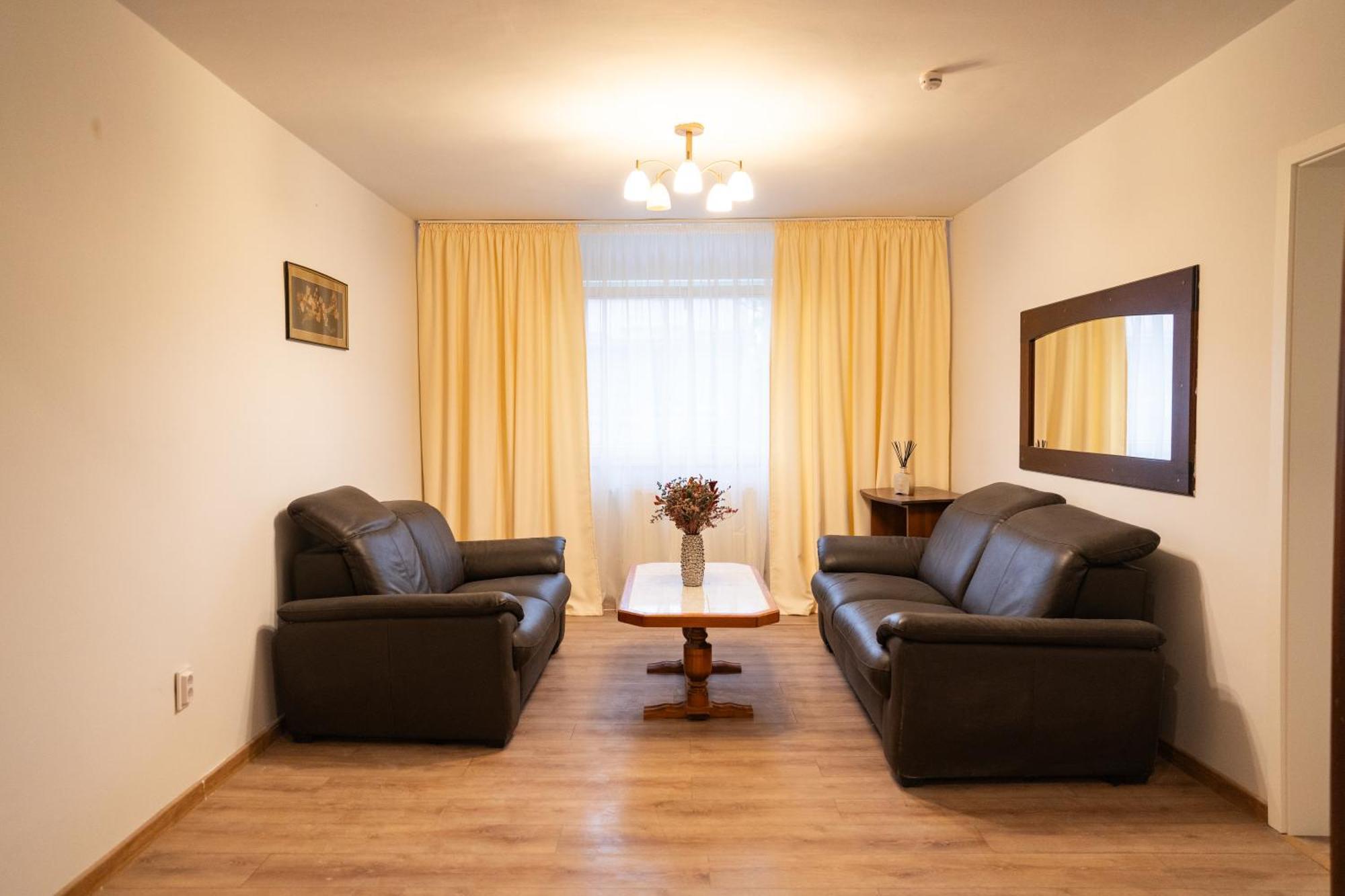 Hotel Royal Plaza By Timhotels Тимишоара Экстерьер фото