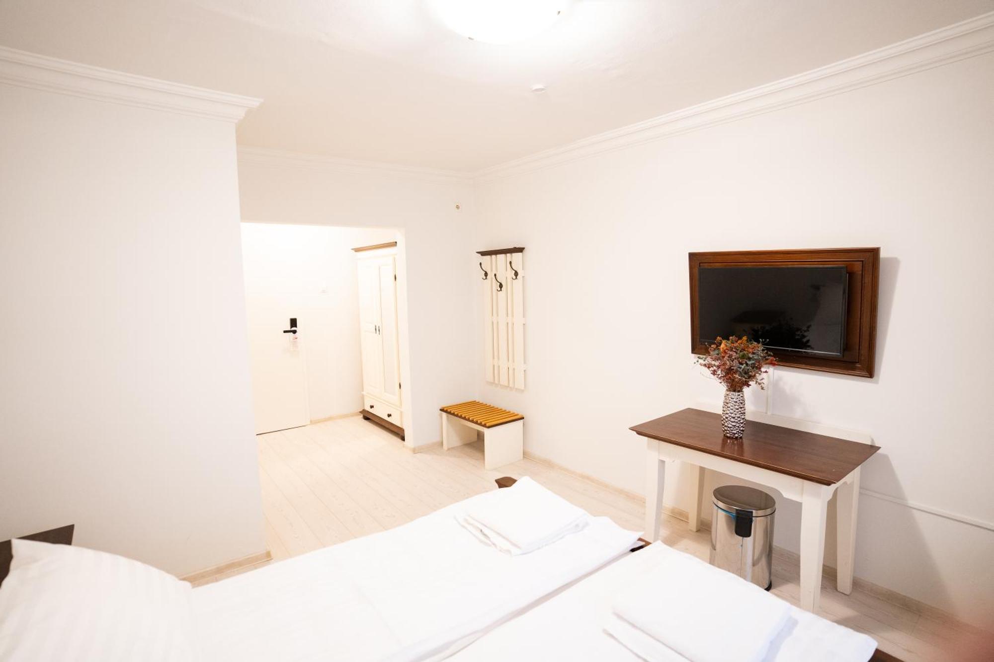 Hotel Royal Plaza By Timhotels Тимишоара Экстерьер фото
