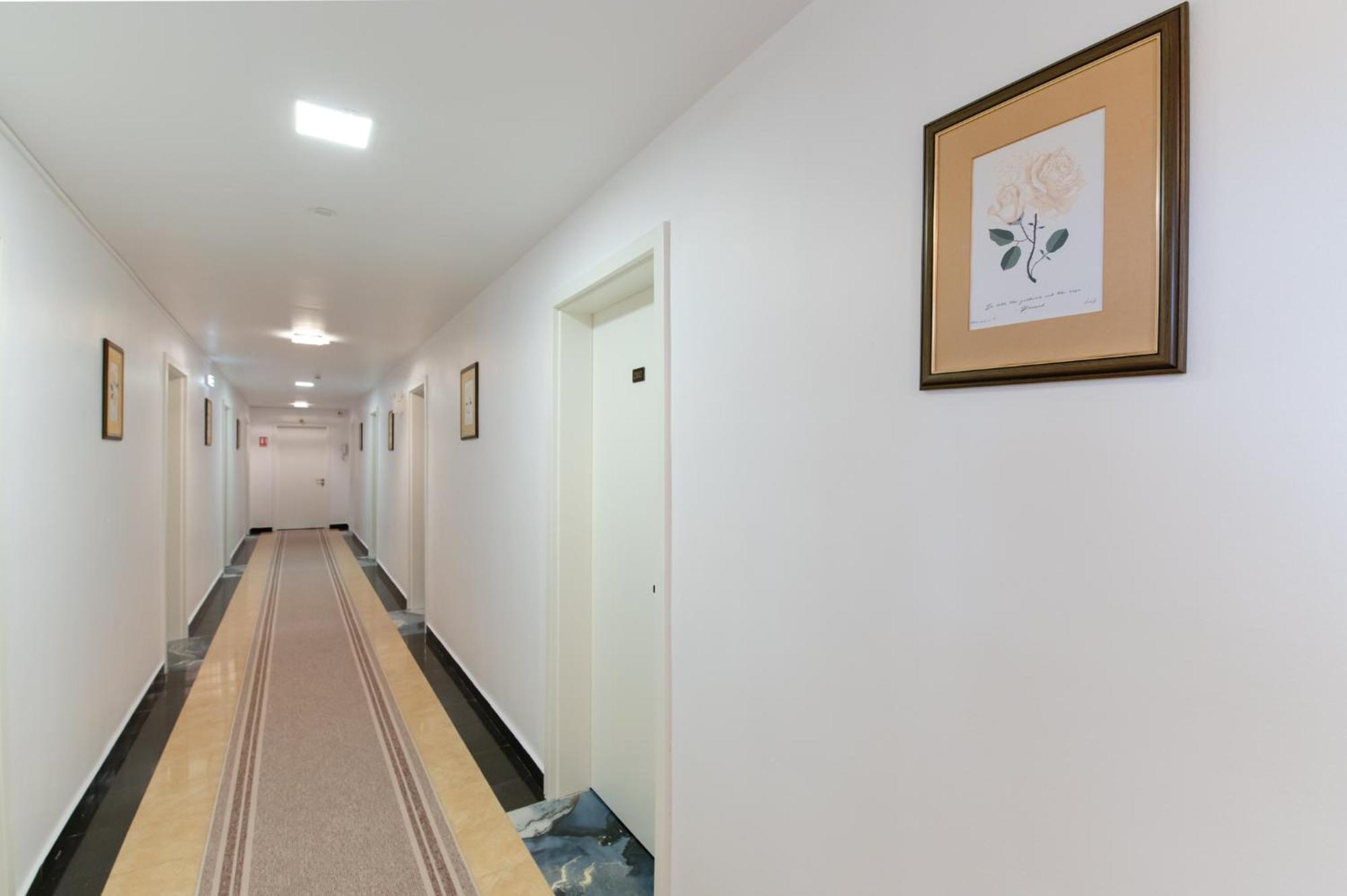 Hotel Royal Plaza By Timhotels Тимишоара Экстерьер фото