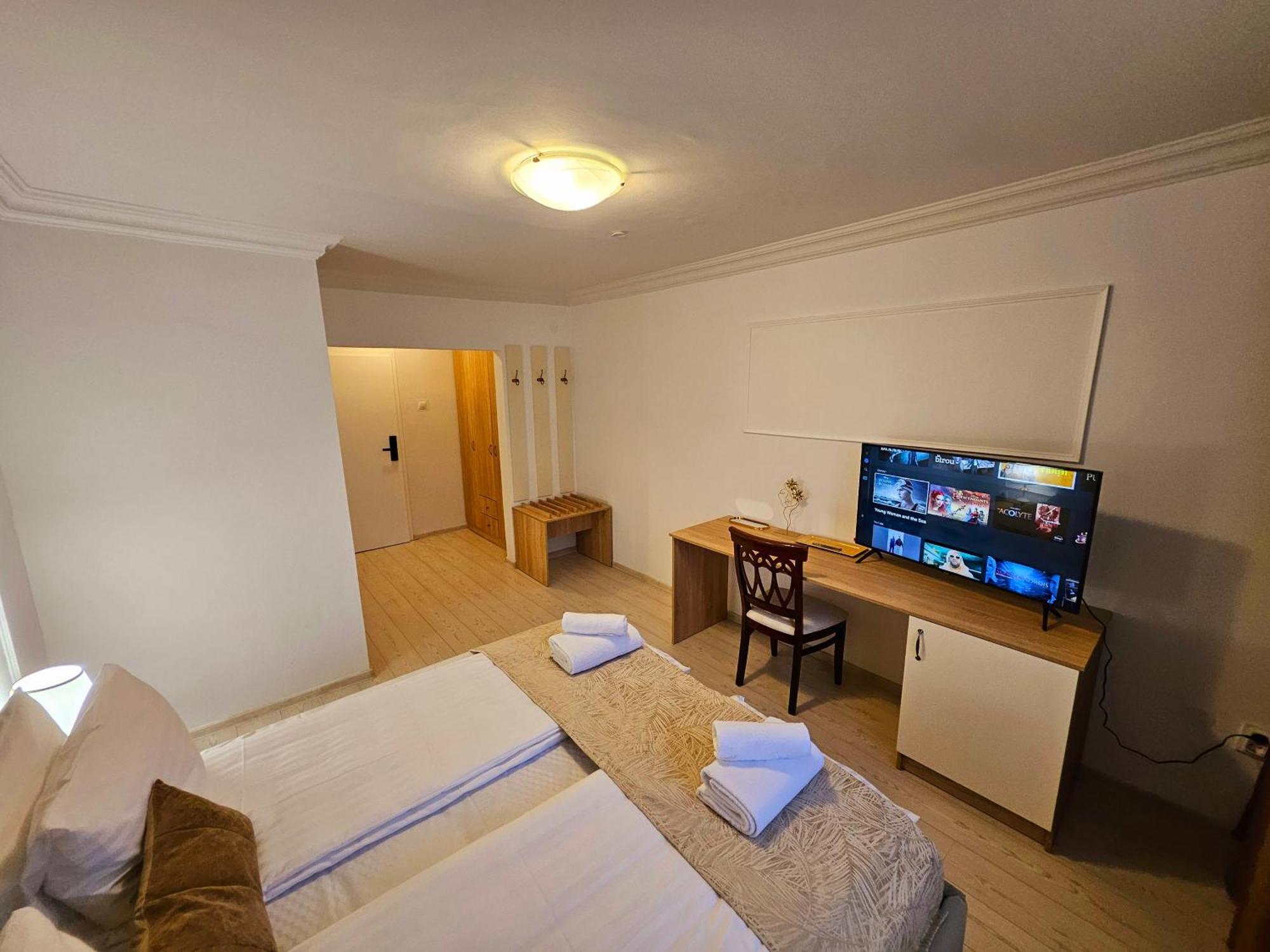 Hotel Royal Plaza By Timhotels Тимишоара Экстерьер фото