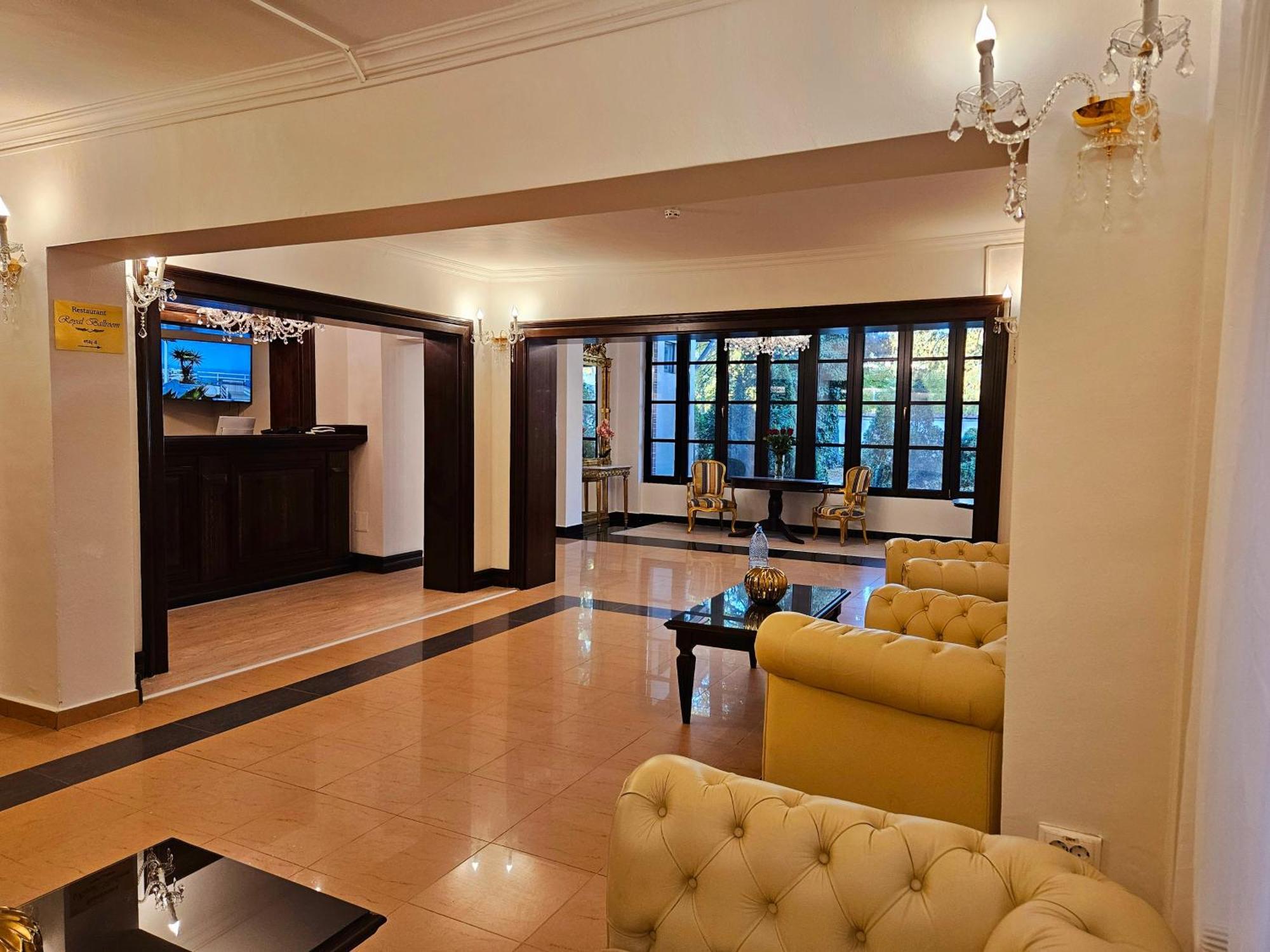 Hotel Royal Plaza By Timhotels Тимишоара Экстерьер фото