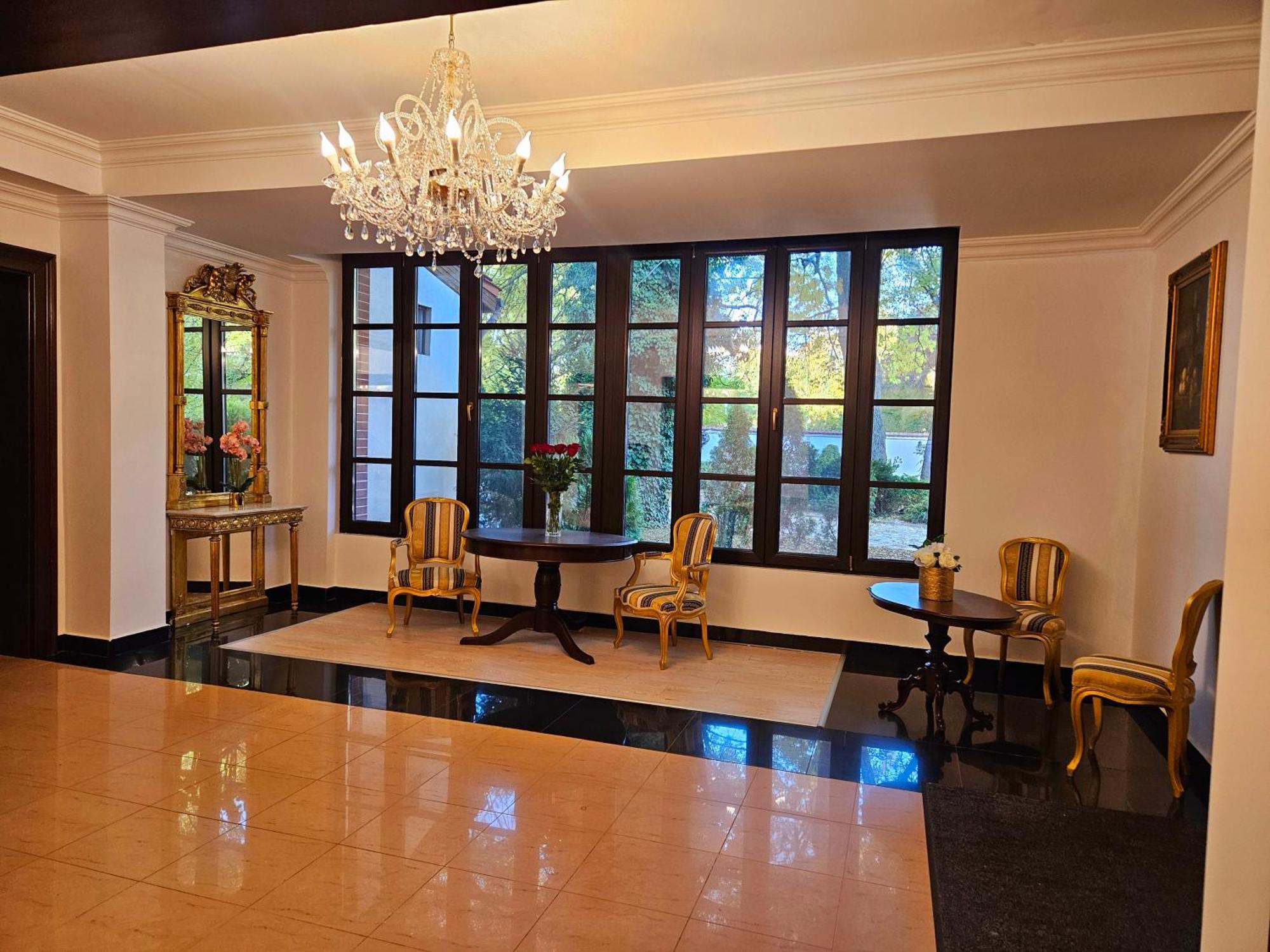 Hotel Royal Plaza By Timhotels Тимишоара Экстерьер фото