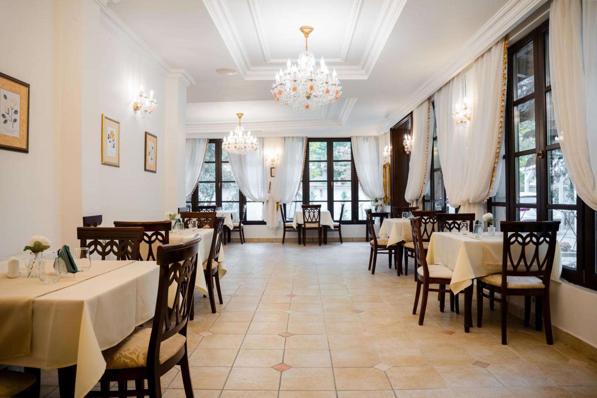 Hotel Royal Plaza By Timhotels Тимишоара Экстерьер фото
