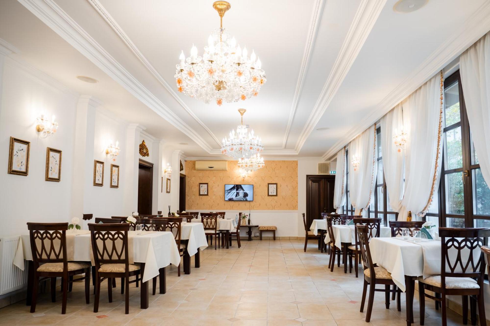 Hotel Royal Plaza By Timhotels Тимишоара Экстерьер фото