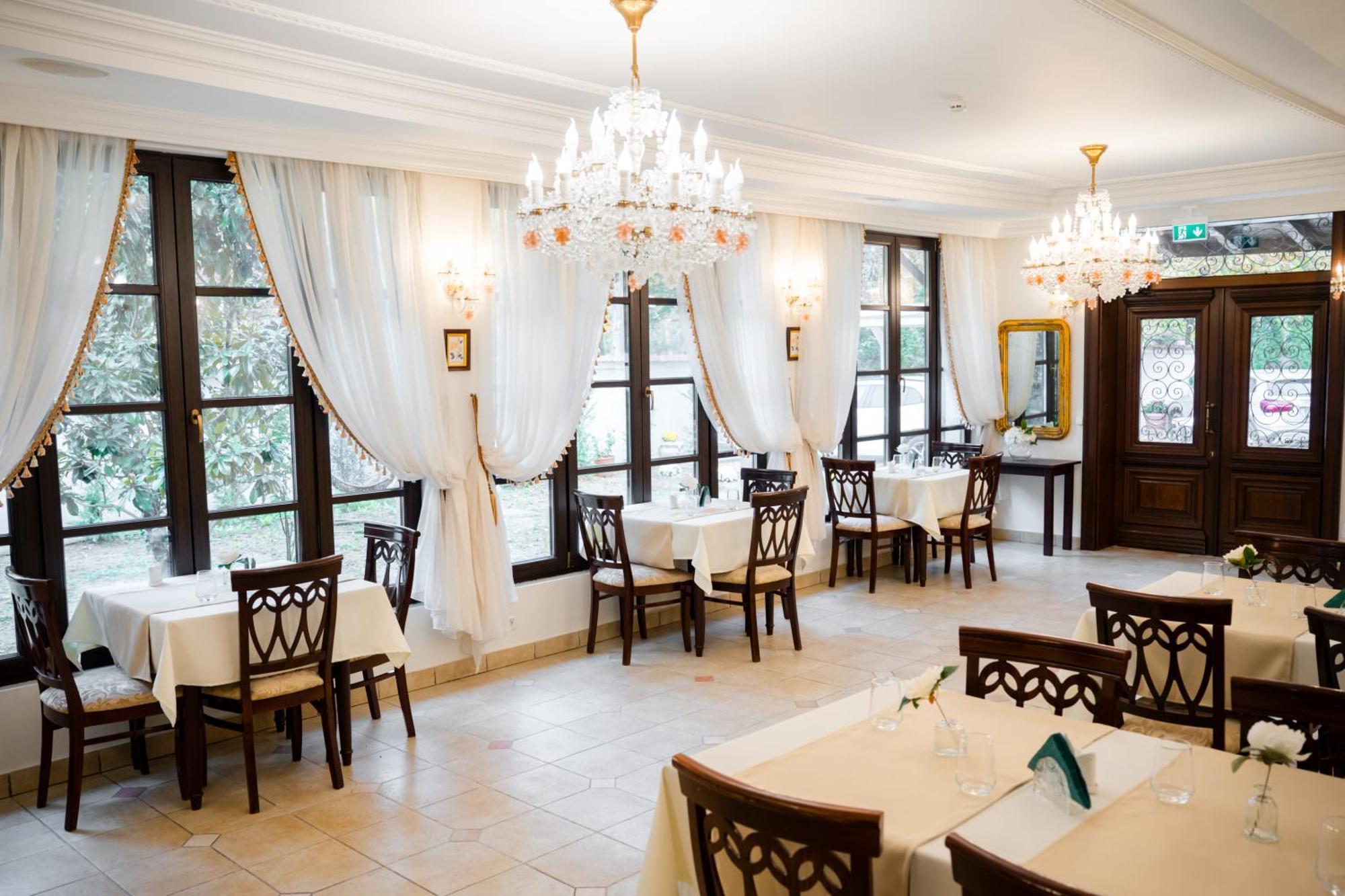 Hotel Royal Plaza By Timhotels Тимишоара Экстерьер фото