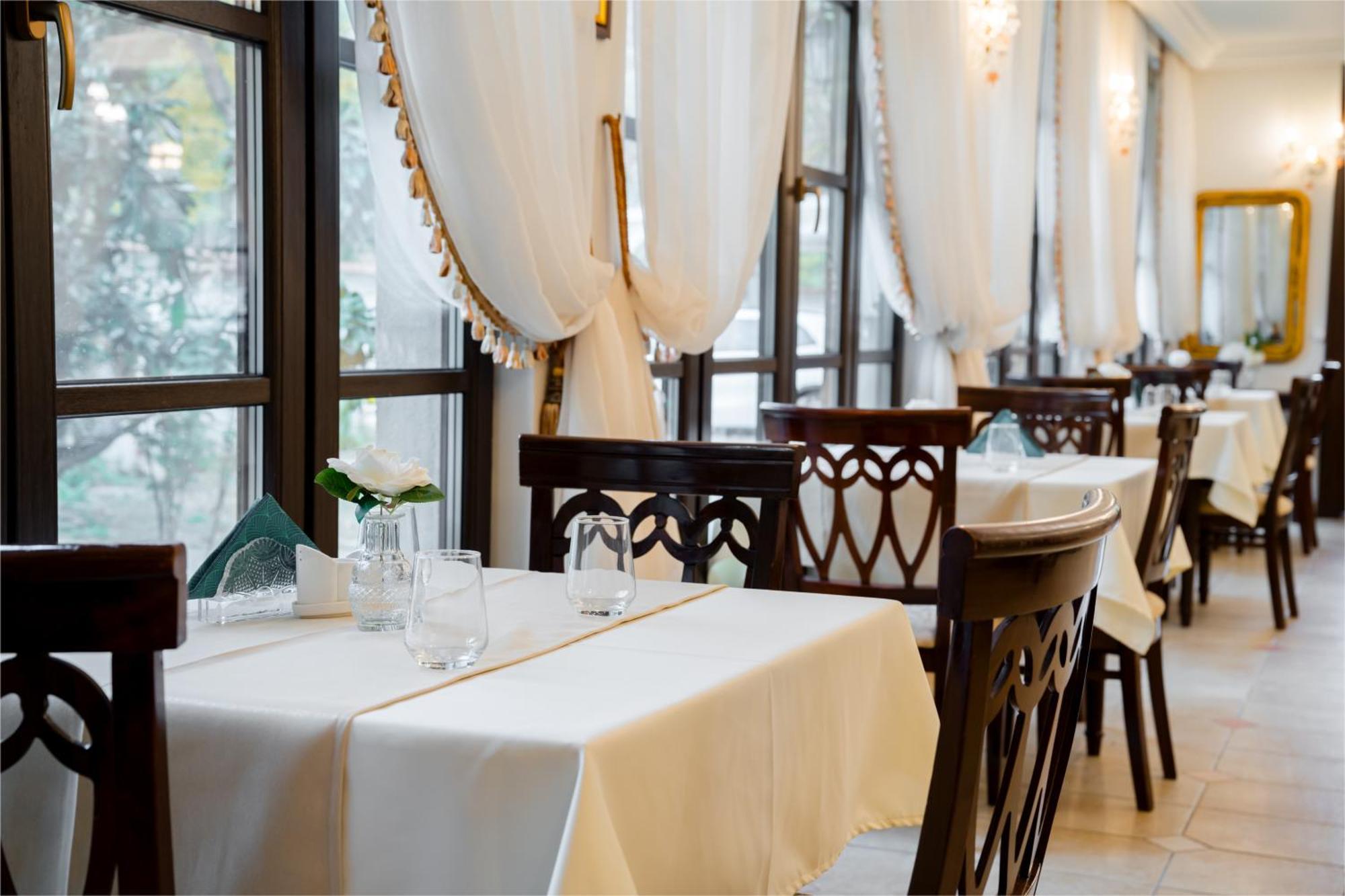 Hotel Royal Plaza By Timhotels Тимишоара Экстерьер фото
