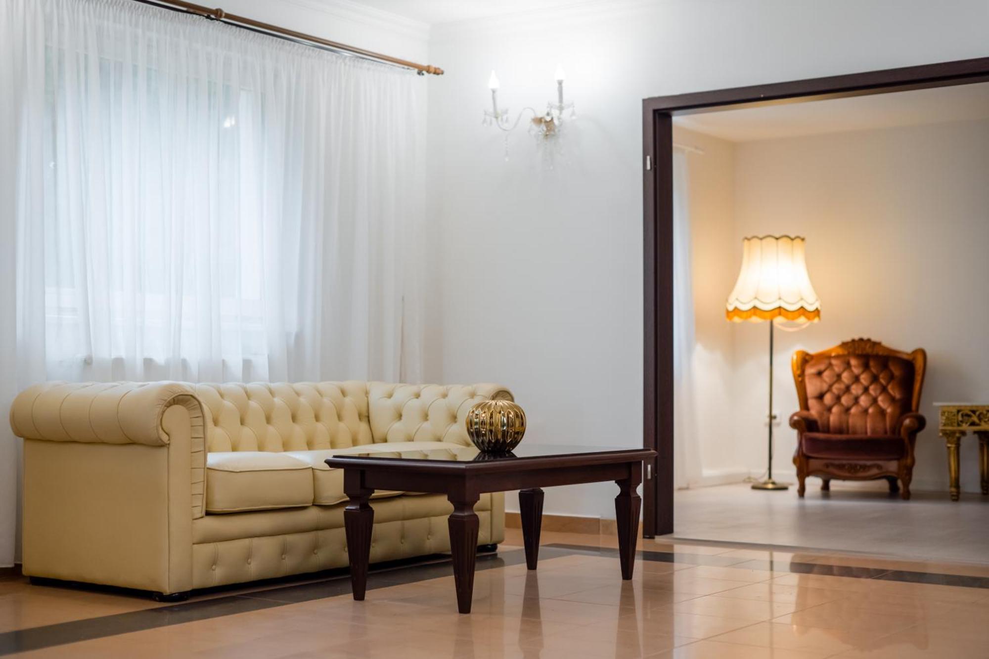 Hotel Royal Plaza By Timhotels Тимишоара Экстерьер фото