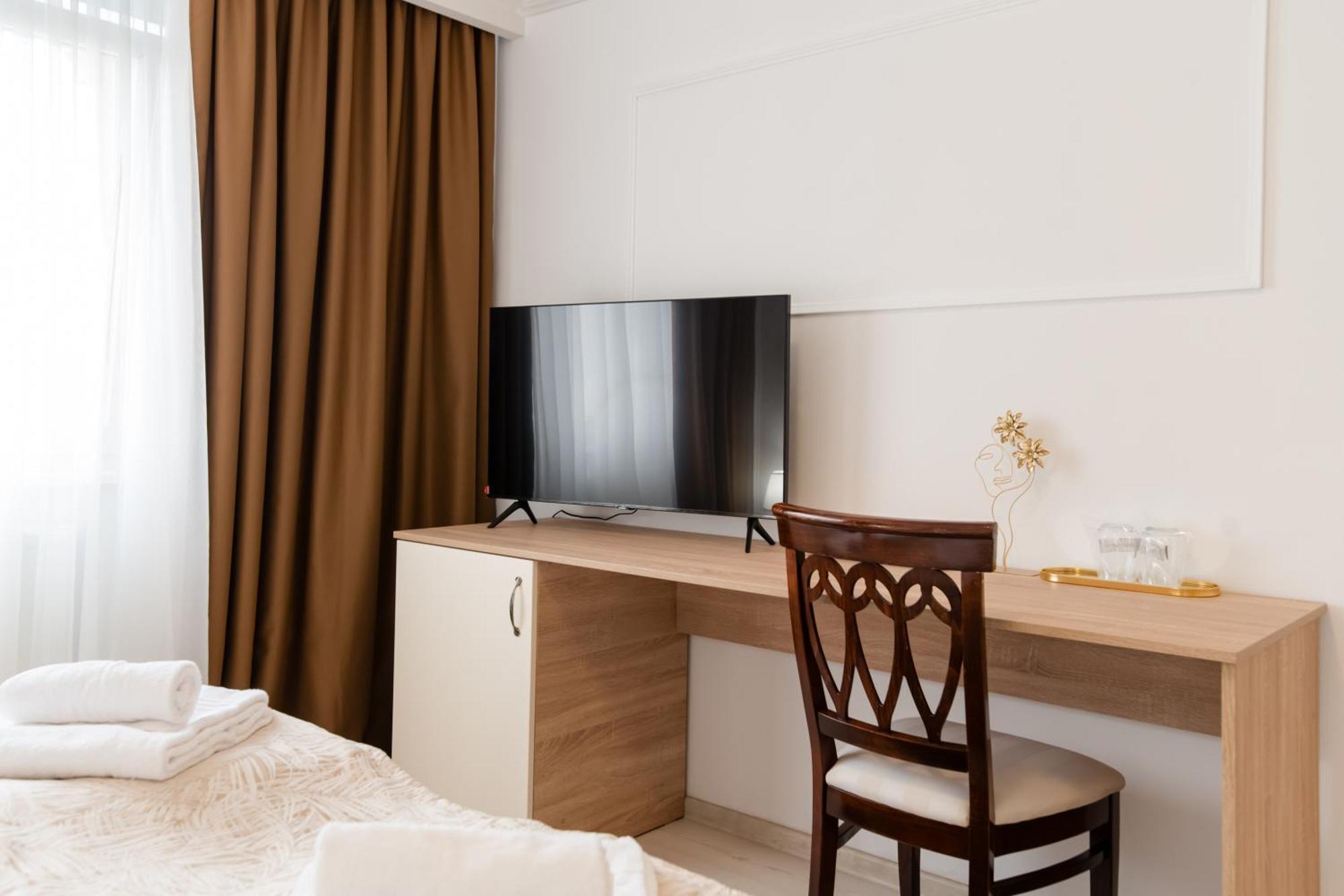 Hotel Royal Plaza By Timhotels Тимишоара Экстерьер фото