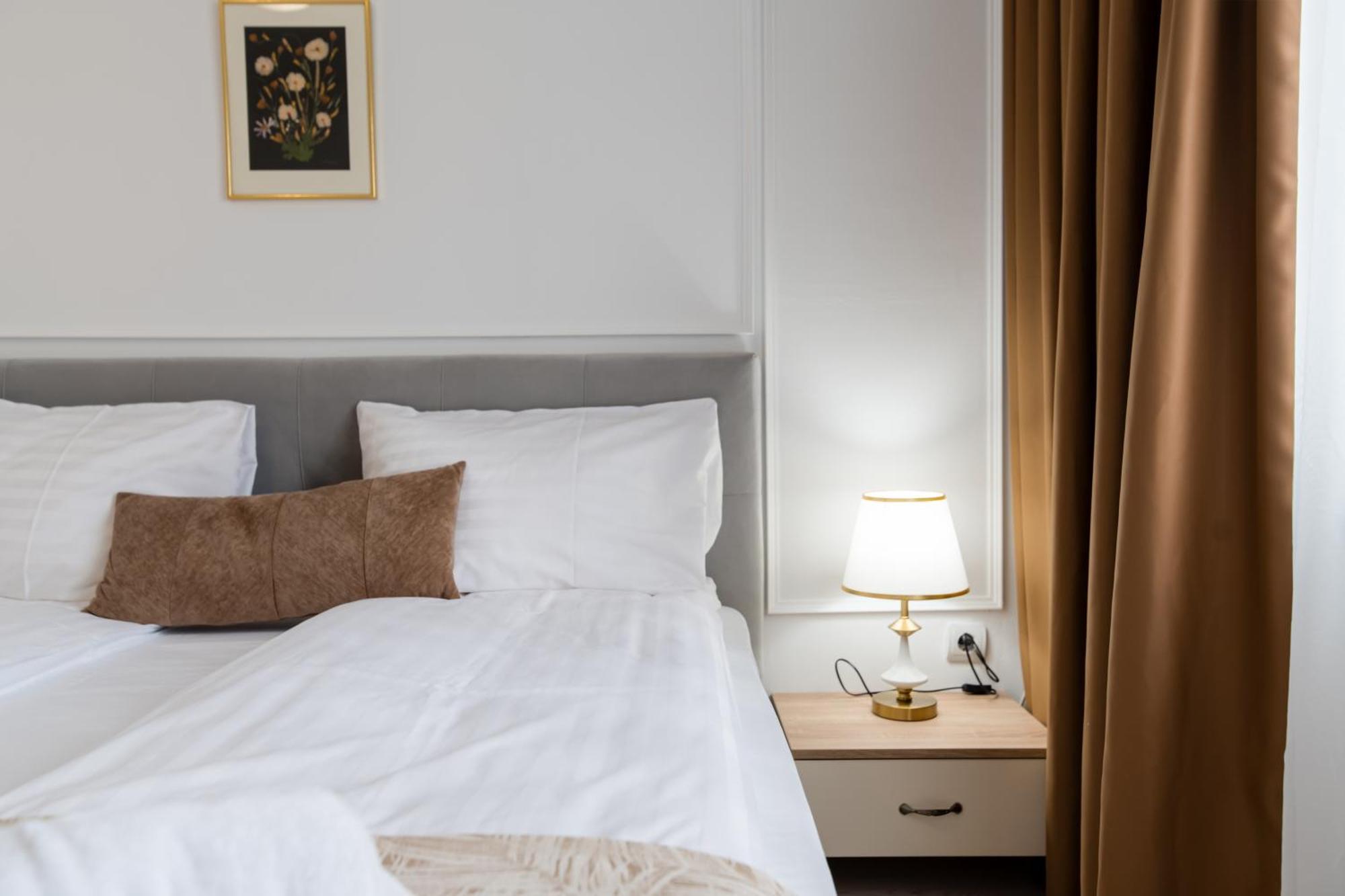 Hotel Royal Plaza By Timhotels Тимишоара Экстерьер фото