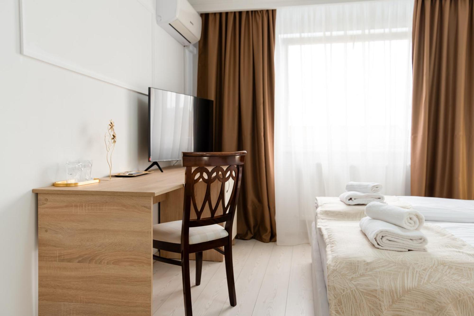 Hotel Royal Plaza By Timhotels Тимишоара Экстерьер фото